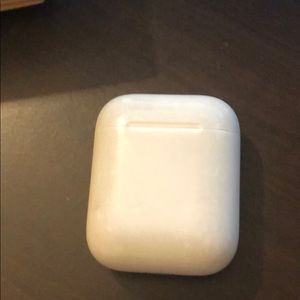 Airpod charging case, right earpod generation 1
